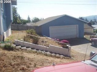 761 E 9th St, Coquille, OR