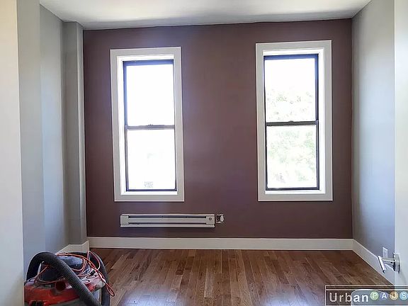 3rd image of 1372 Putnam Ave APT 1R