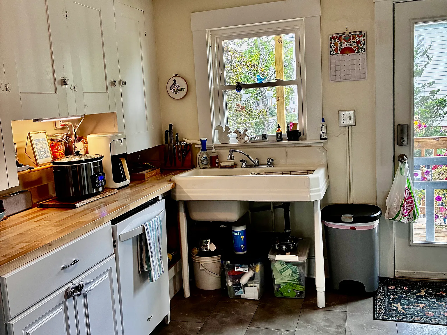 3 bed, 1120 sqft, $2,100 — Photo 2