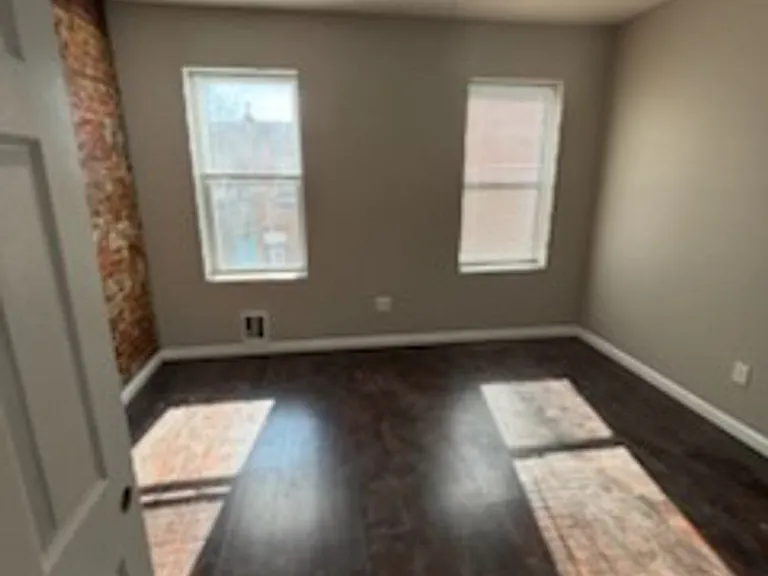 1835 E Monmouth St — Photo 2