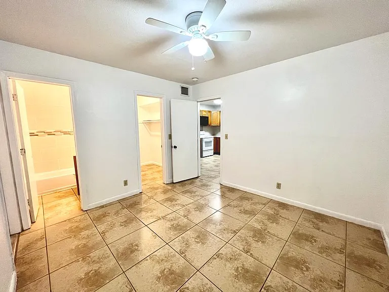 1412 SW 41st Ave #1 — Photo 5