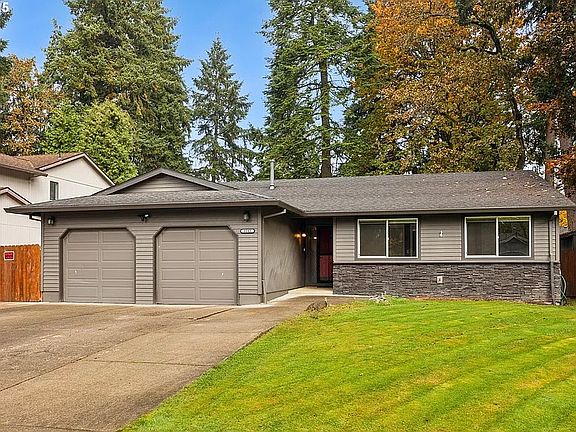 2nd image of 4043 SE Spring St