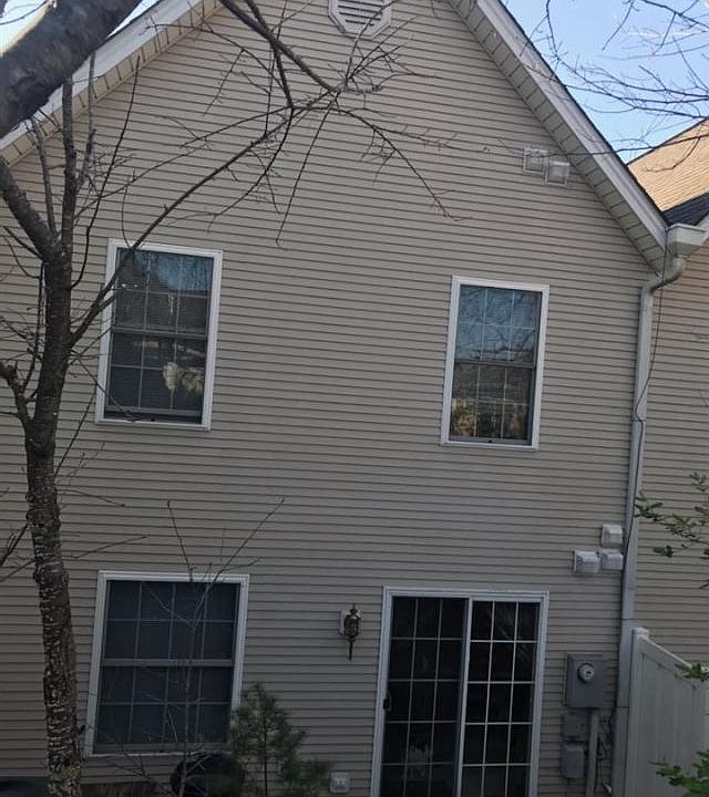 2nd image of 1082 Oakdale Ct