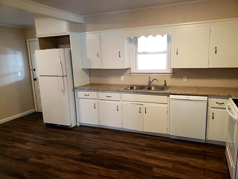 1224 W Beech St — Photo 4