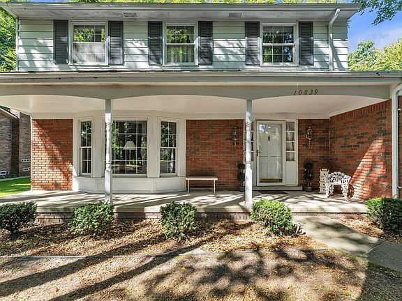 3rd image of 10839 Brookwood Dr