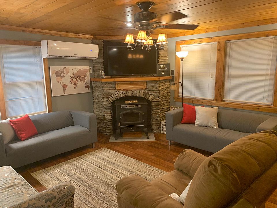 1st image of 223 Clover Dr