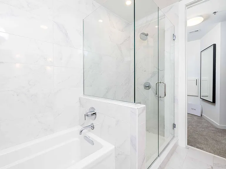 The Huntley Luxury Apartments — Photo 36