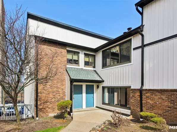 1431 John St, Fort Lee, NJ 07024