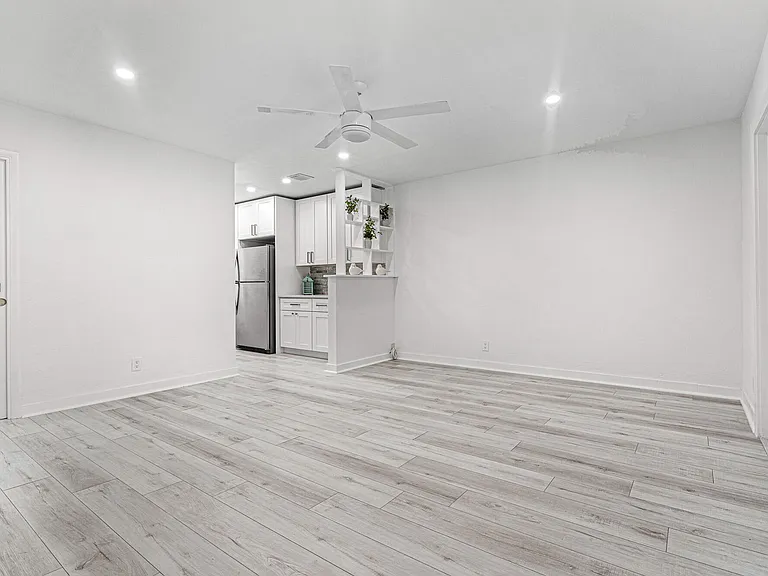 2060 NE 1st St #16 — Photo 8