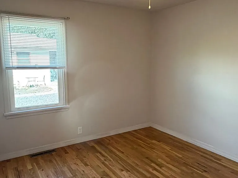 1403 Bunting Ave — Photo 7