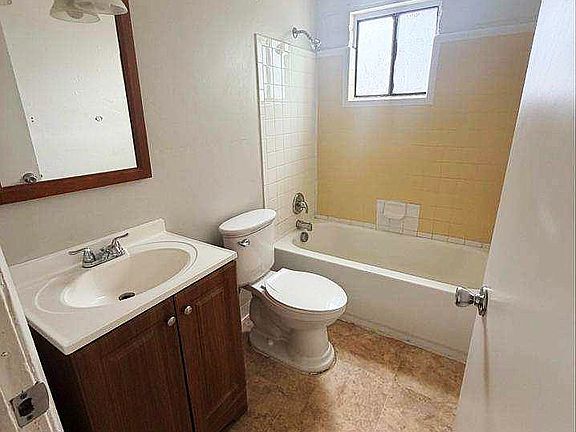 4th image of 528 W 42nd St #528