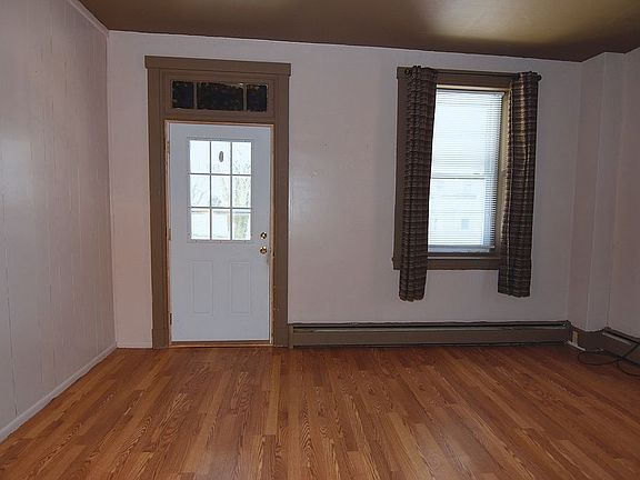 4th image of 139 E High St