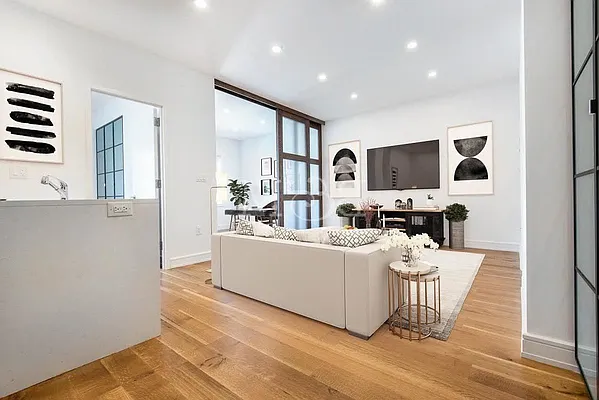 Rented by Brick&Mortar | media 7