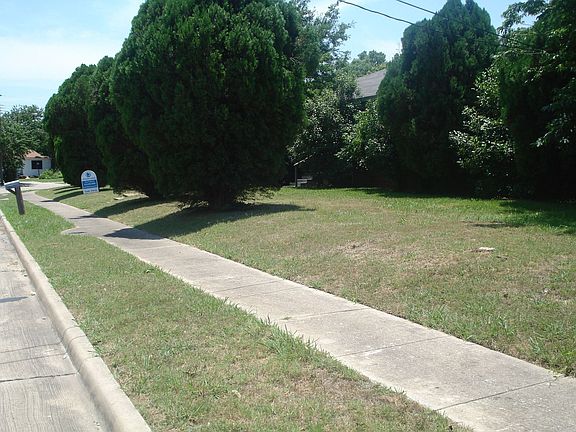 beautiful landscape front yard