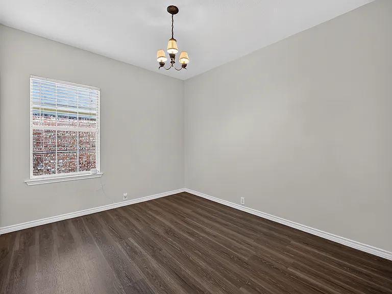 423 Halifax Dr — Photo 4