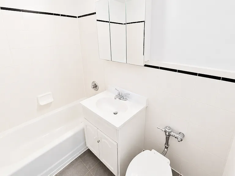 340 E 58th St #4D — Photo 5