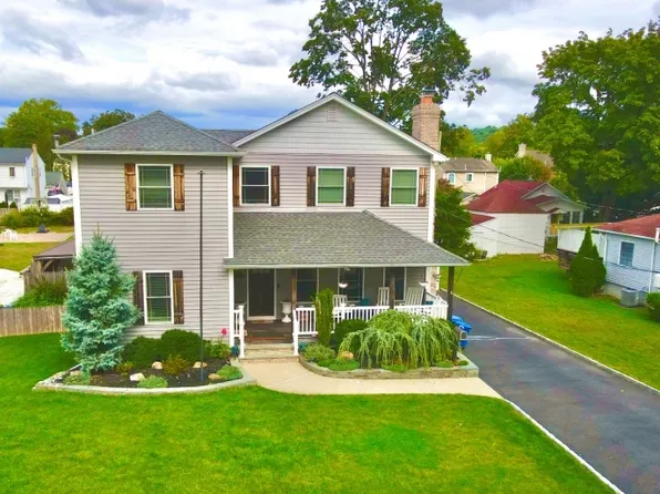 25 Schuyler Ave, Pompton Lakes Boro, NJ 07442
