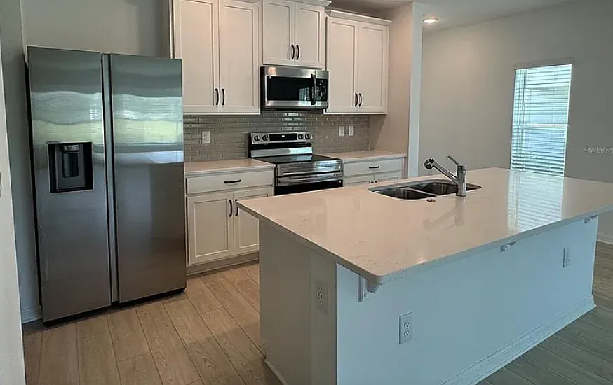 3 bed, 2.5 bath, 1918 sqft, $2,800 — Photo 2