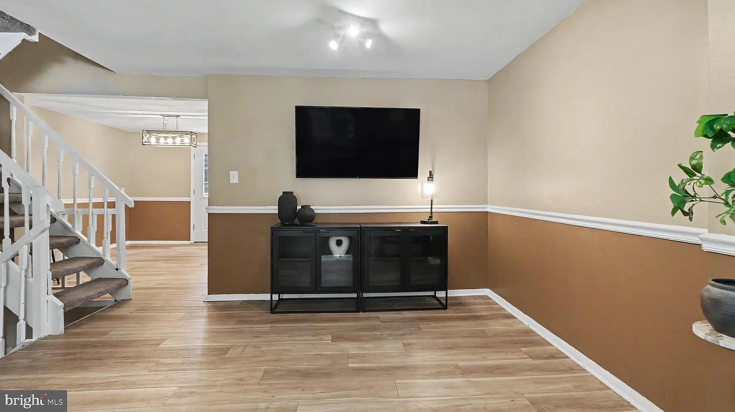 3 bed, 2.5 bath, 1220 sqft, $3,500 — Photo 4