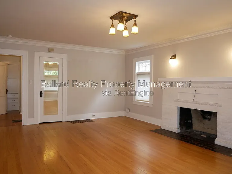 6235 22nd Ave NE — Photo 3