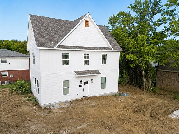 3rd image of 1640 N Leverett Ave