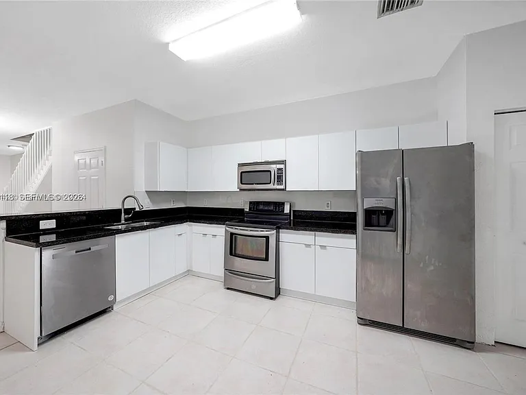 3903 Tree Top Dr #3903 — Photo 1