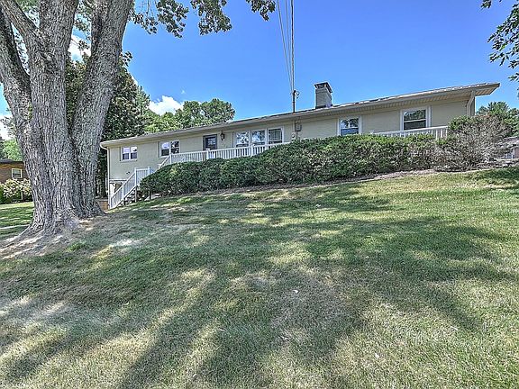 3rd image of 206 Sequoyah Dr