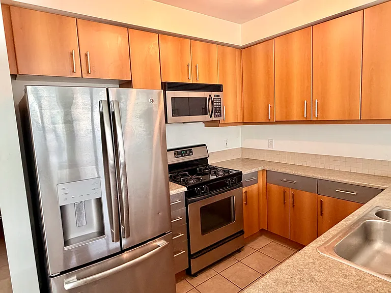 1760 N Northlake Way #423 — Photo 4