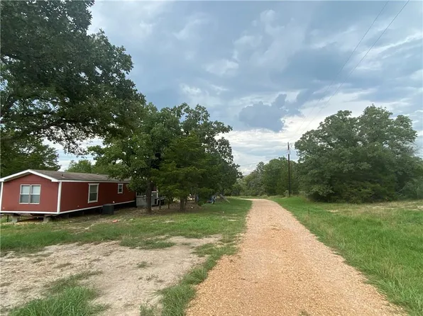 224 Demerson Ln, La Grange, TX 78945