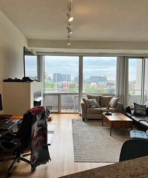 950 W Erie St #702 — Photo 2