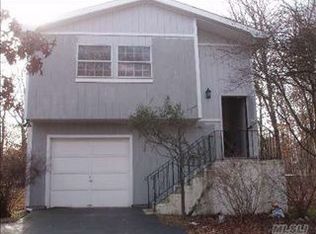 44 Beach Ln, Coram, NY 11727