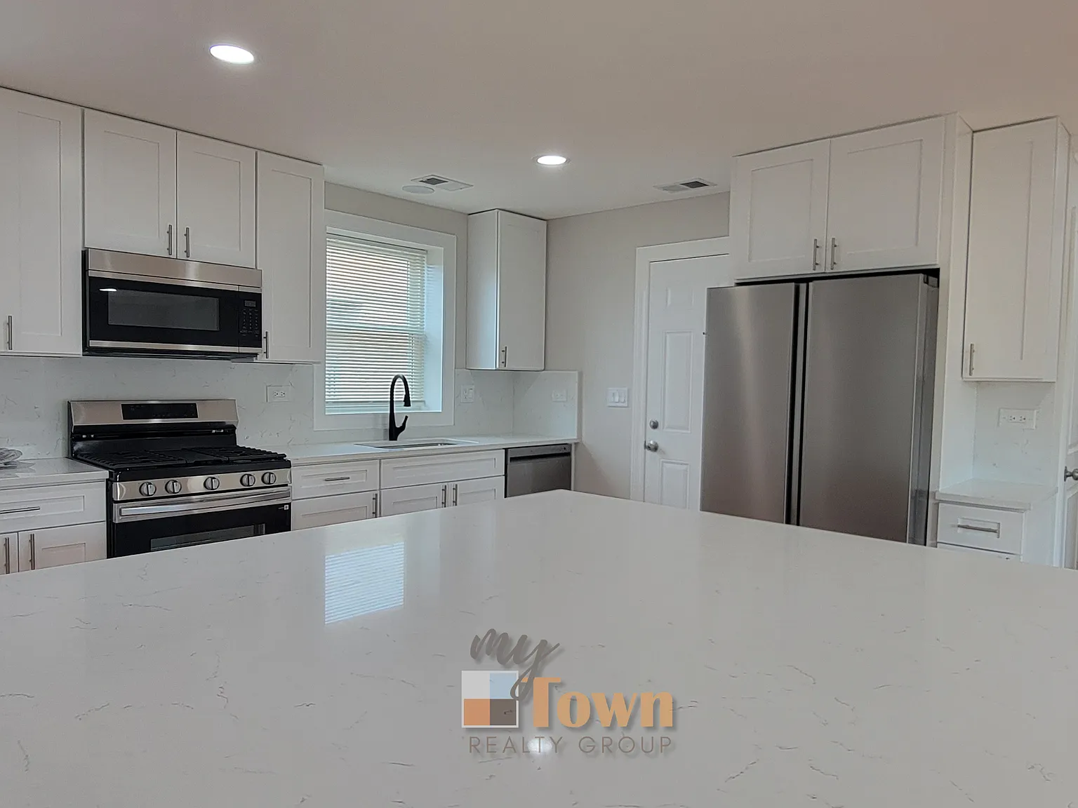 2 bed, $2,450 — Photo 2