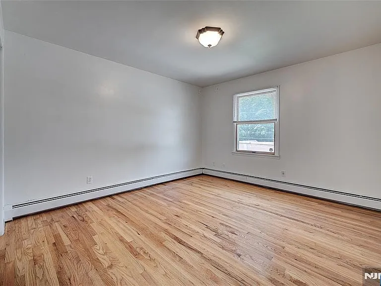33 Fournier Cres — Photo 13