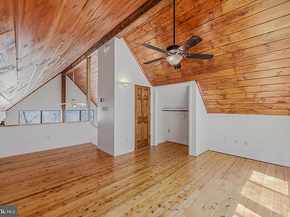 20th image of 494 Glenwood Ln