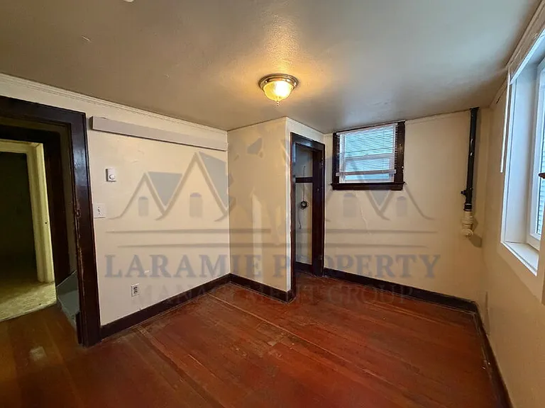 515.5 E Lewis St — Photo 2
