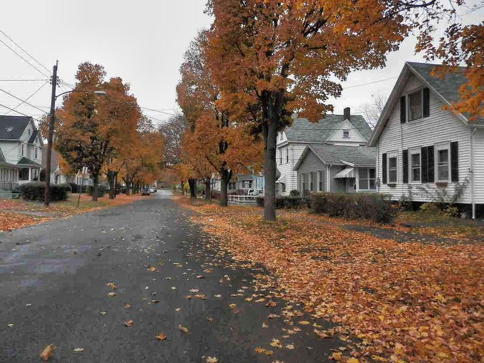 2nd image of 136 5th St