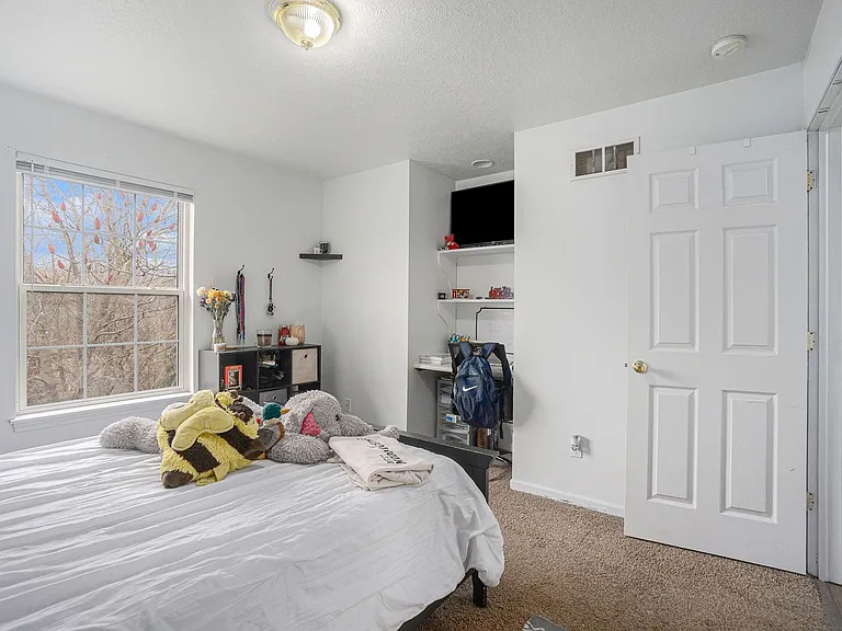 West Campus Village (West Campus Village Townhomes LLC) — Photo 10