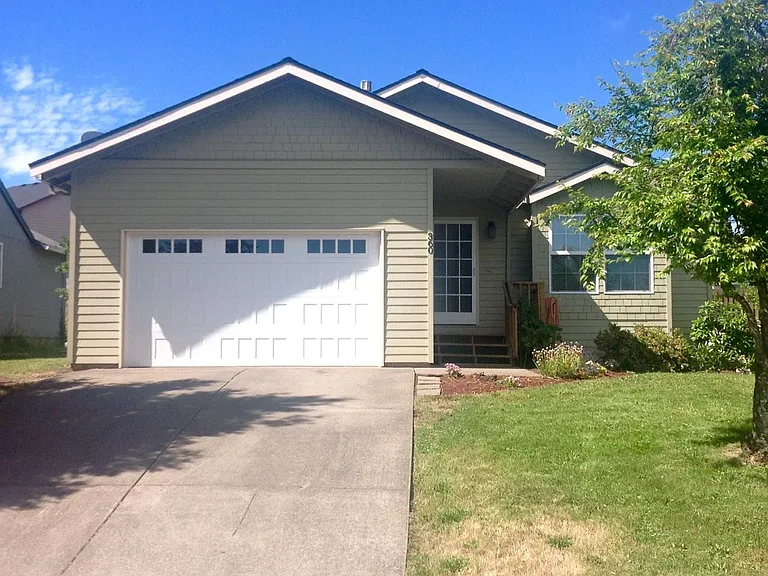 360 NW Denton Ave — Photo 1