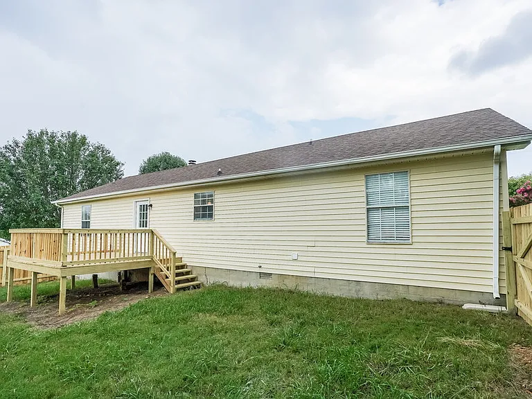 581 Woodcrest Dr — Photo 16