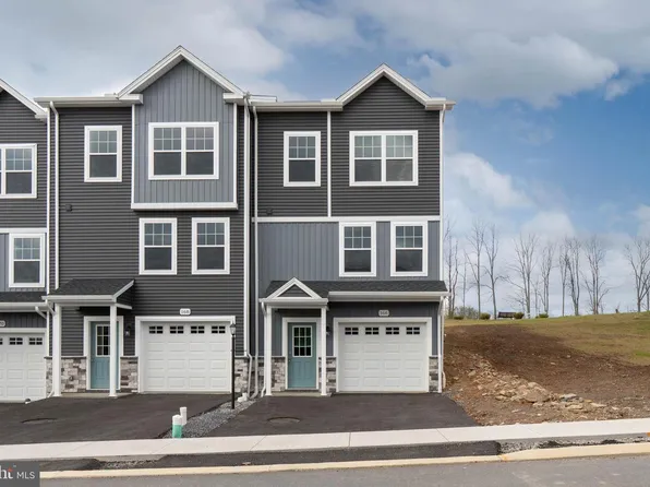 166 Highpoint Park Dr, Pleasant Gap, PA 16823