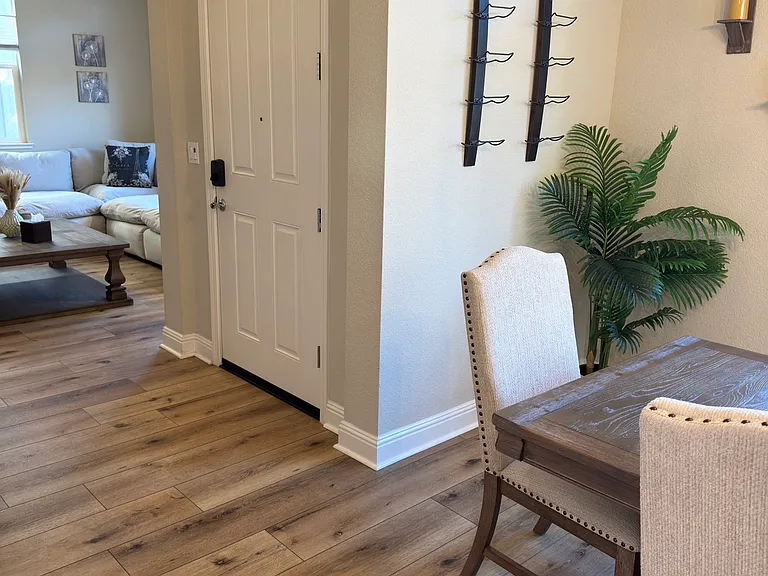 114 Huddlestone Cir — Photo 8