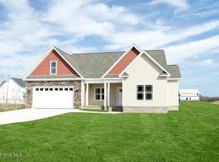 2699 Whitaker Glen Dr, Farmville, NC 27828