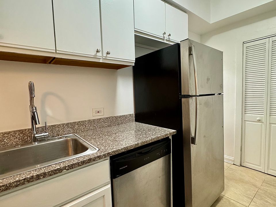 1st image of 5235 N Winthrop Ave APT G