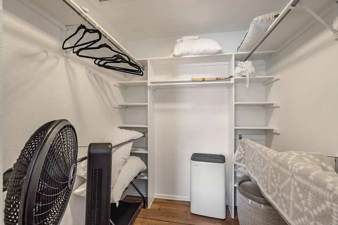 3 bed, 1664 sqft, $10,000 — Photo 2