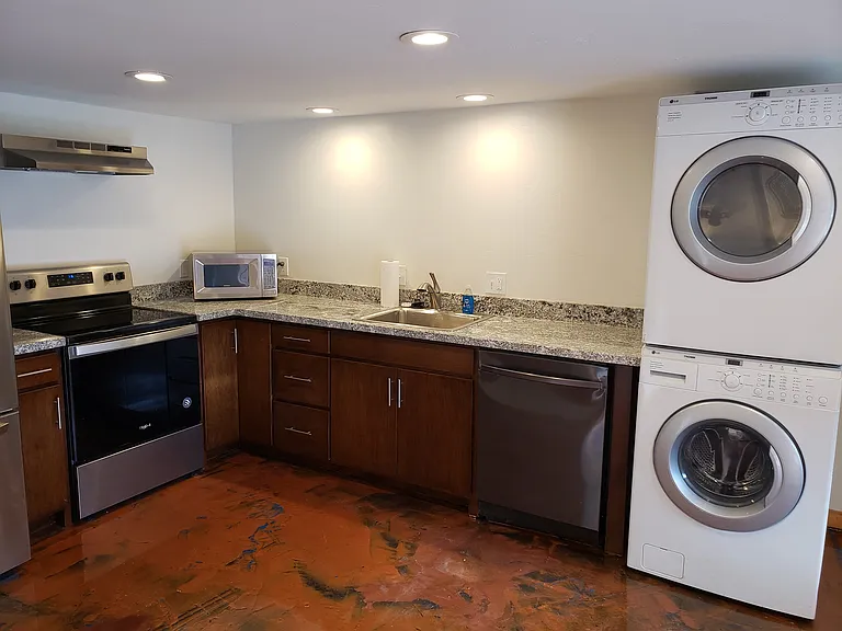 221 Youngblood Hill Ave — Photo 6