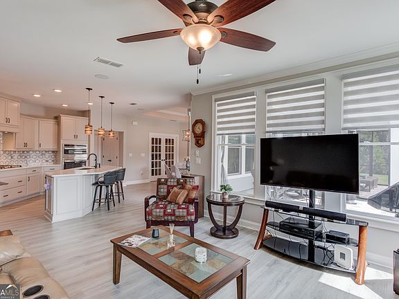 4th image of 3492 Fishpond Cir