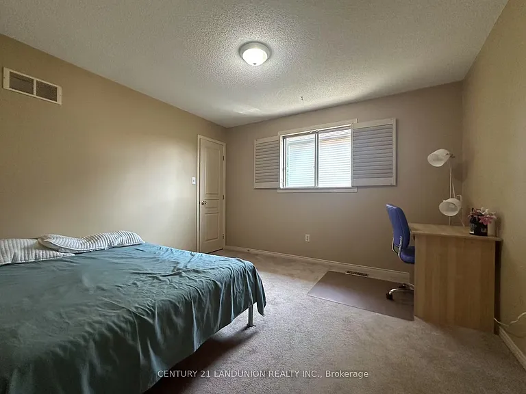 104 Hepburn Cres — Photo 9