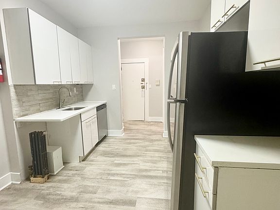 4th image of 417 54th St #4AA