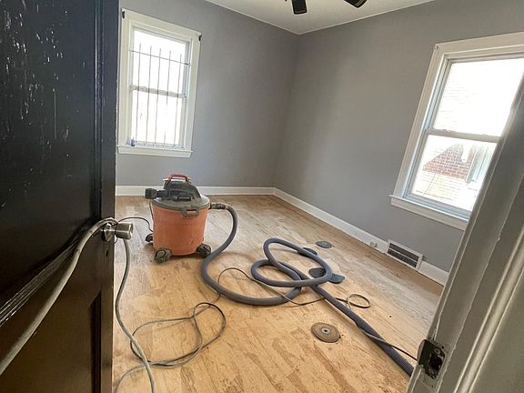 5th image of 10361 Somerset Ave