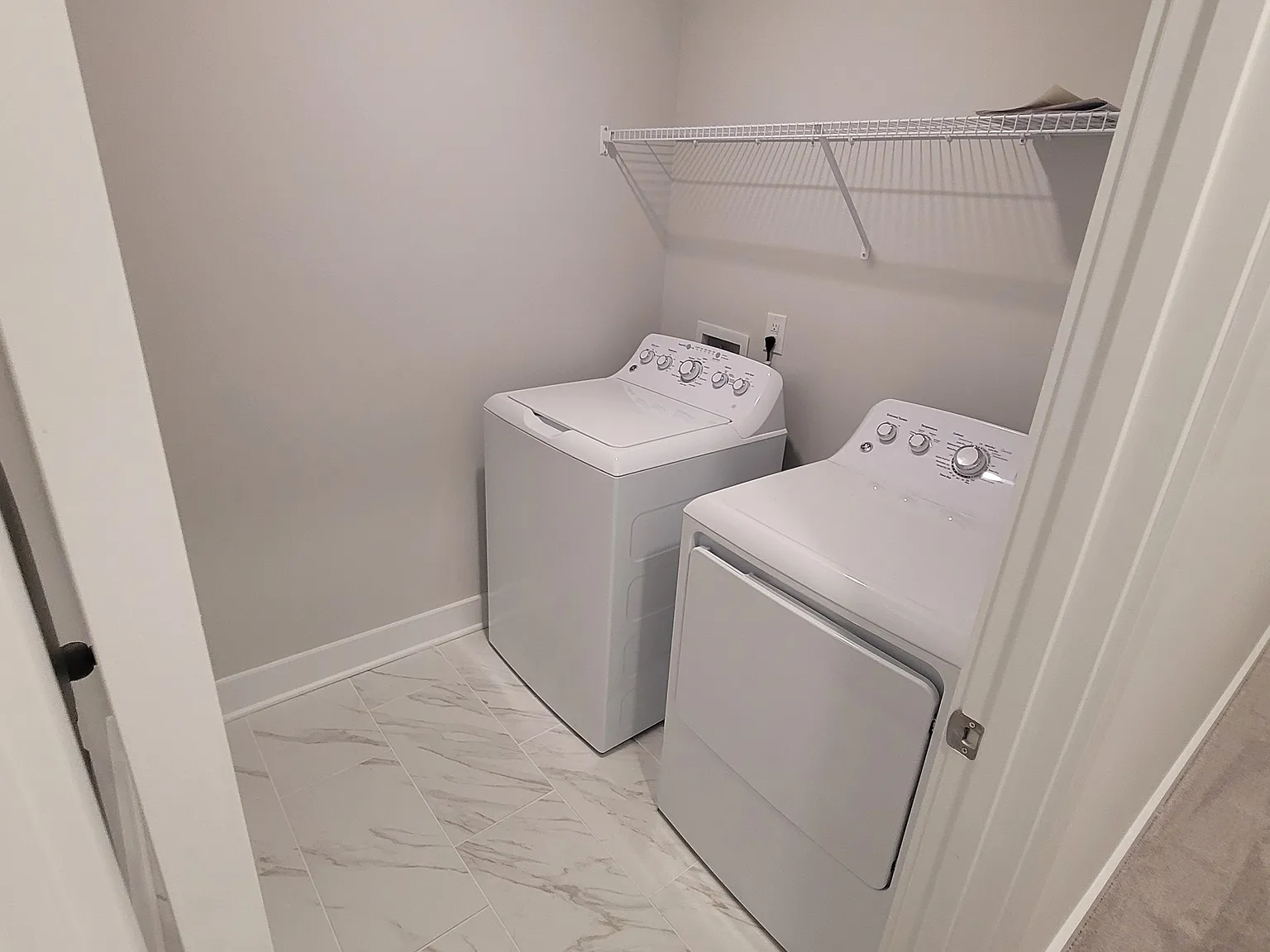 4584 Mixson Ave — Photo 3